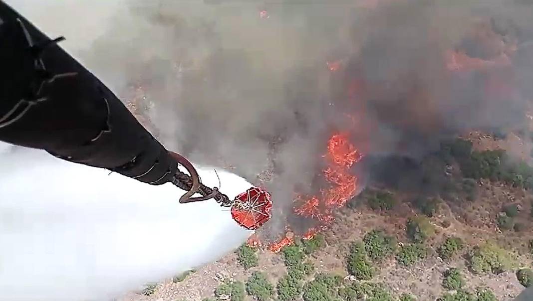 Manisa'da çıkan orman yangınında dumanlar İzmir'e ilerliyor 7